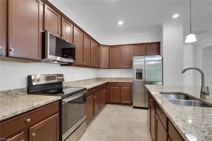 9469 Foxglove Ln, Naples, Florida 34120