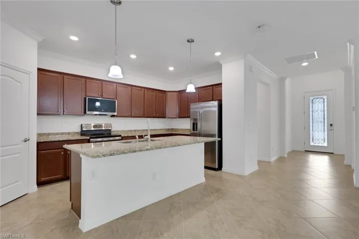 9469 Foxglove Ln, Naples, Florida 34120