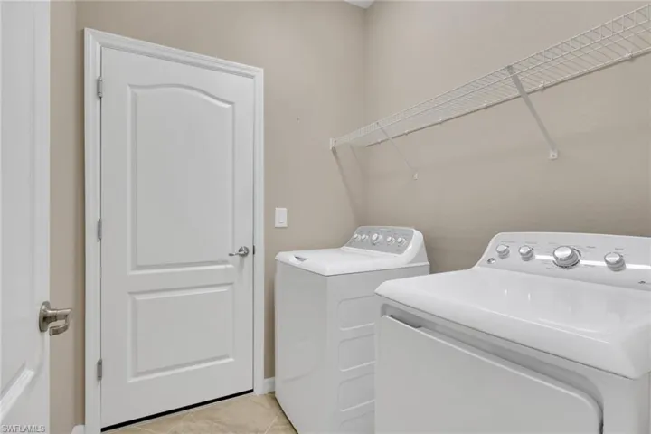 9469 Foxglove Ln, Naples, Florida 34120