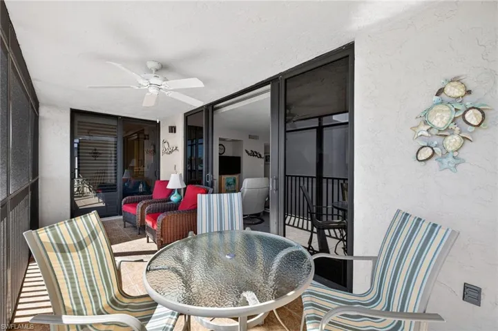 Sunroom / solarium featuring a ceiling fan and outdoor dining area