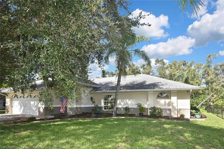 18674 Spruce Dr E, Fort Myers, Florida 33967