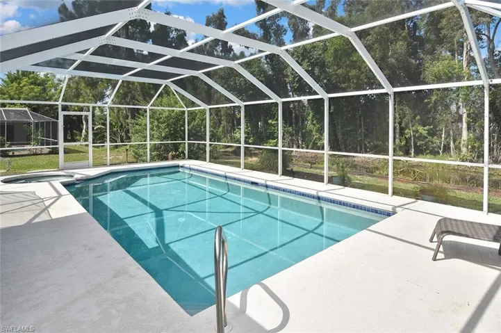 18674 Spruce Dr E, Fort Myers, Florida 33967