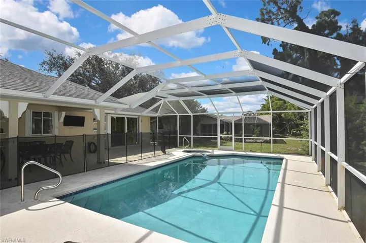 18674 Spruce Dr E, Fort Myers, Florida 33967