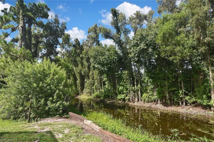 18674 Spruce Dr E, Fort Myers, Florida 33967