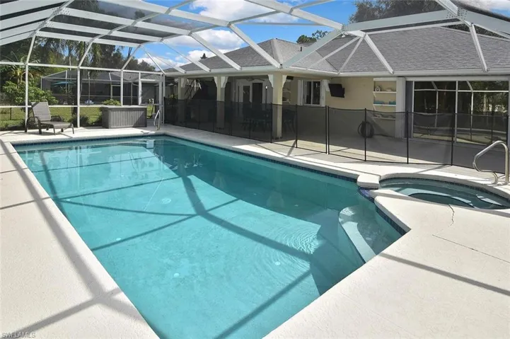 18674 Spruce Dr E, Fort Myers, Florida 33967