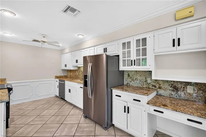 200 Wyndemere Way B402, Naples, Florida 34105