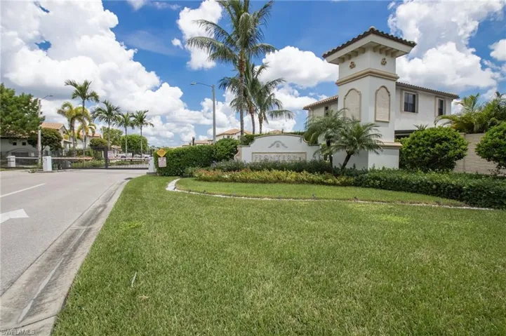 8785 Madrid Cir, Naples, Florida 34104
