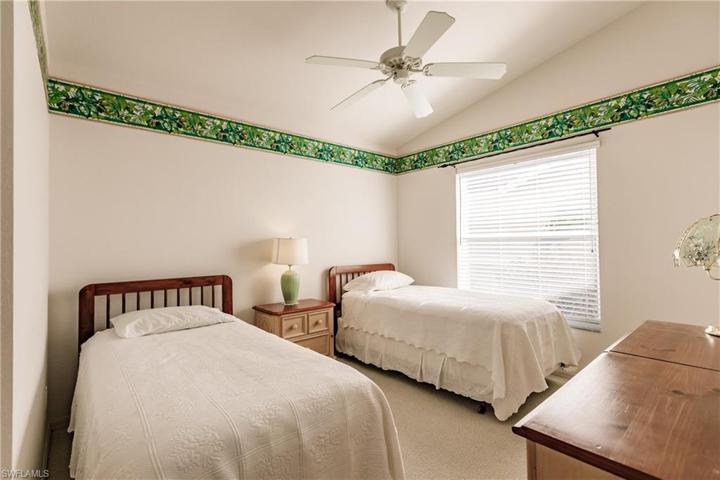 1949 Crown Pointe BLVD W, NAPLES FL 34112