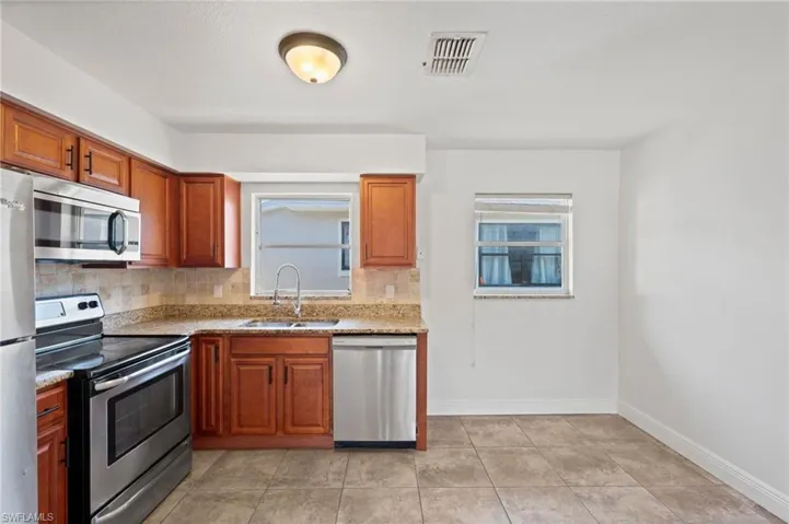 2979  Blount  ST, Fort Myers, FL 33916