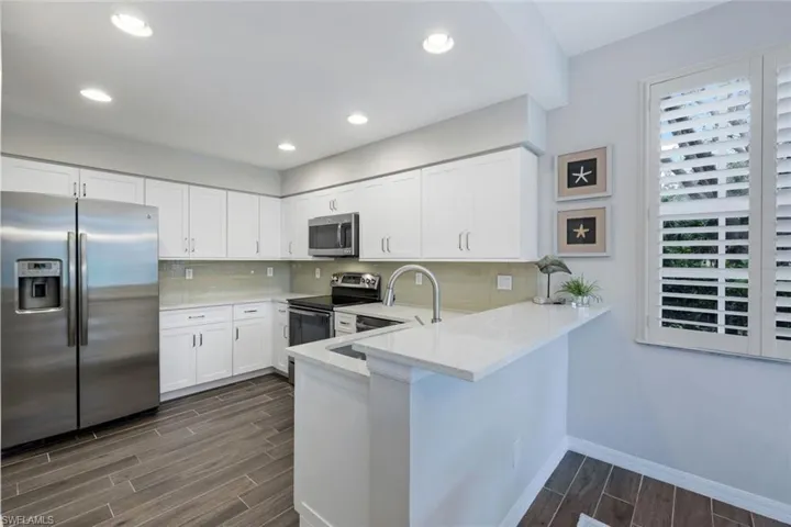 Kitchen w/Breakfast Bar