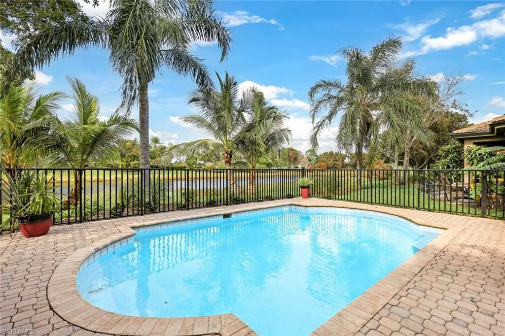 10327 Carolina Willow DR, Fort Myers, FL 33913,225033158