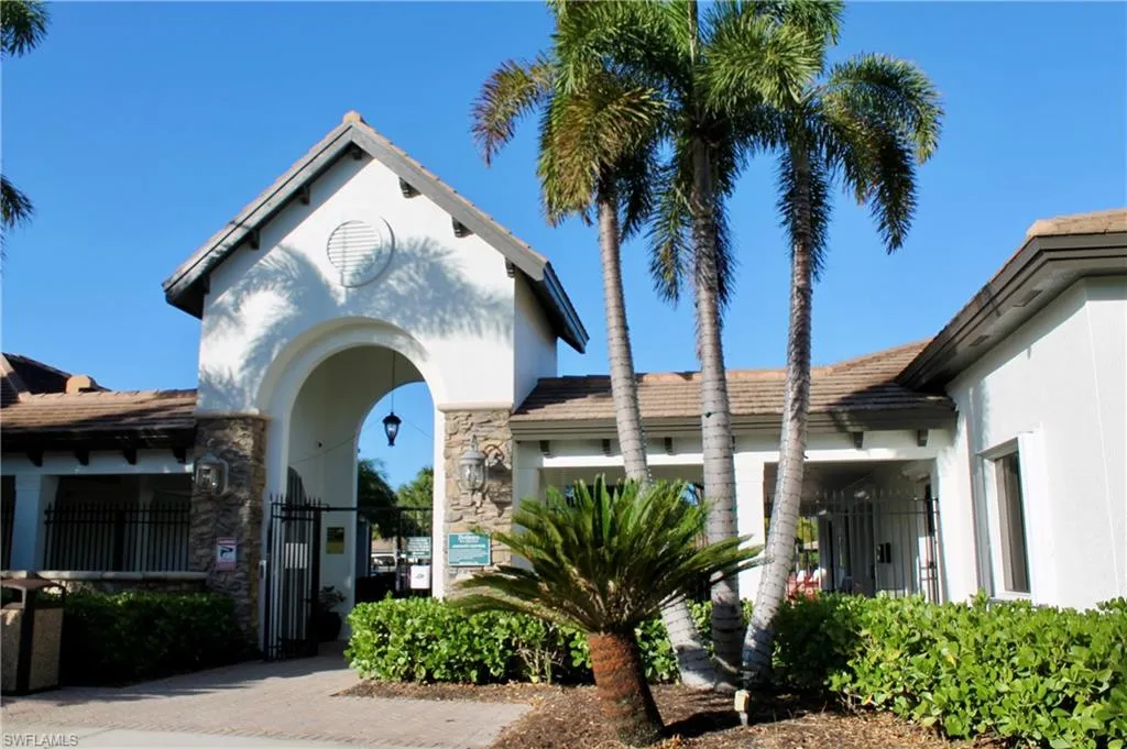 10327 Carolina Willow DR, Fort Myers, FL 33913,225033158