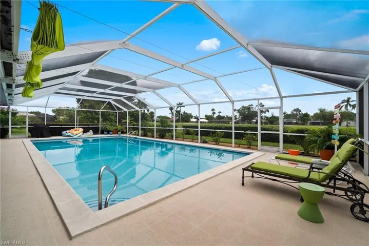 Large Pool and Golf Course Views!