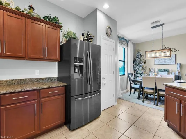 Kitchen w/ Pantry