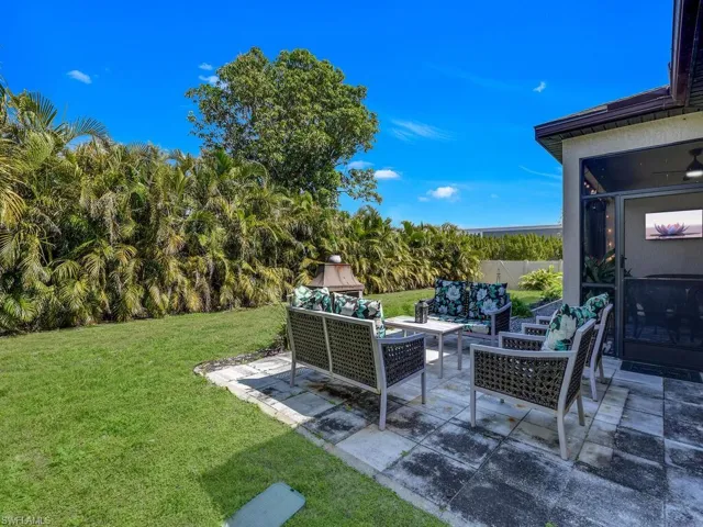 Backyard w/ Private Setting