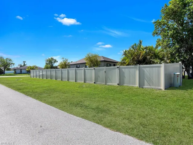 Double Doors On Fence - Ideal For Boat/Trailer