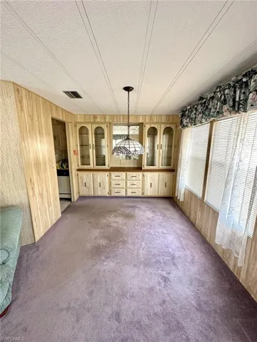 Dining area w table removed