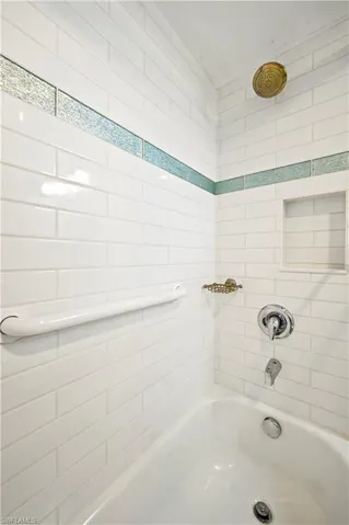 NEW title and tub. VERY CLEAN.