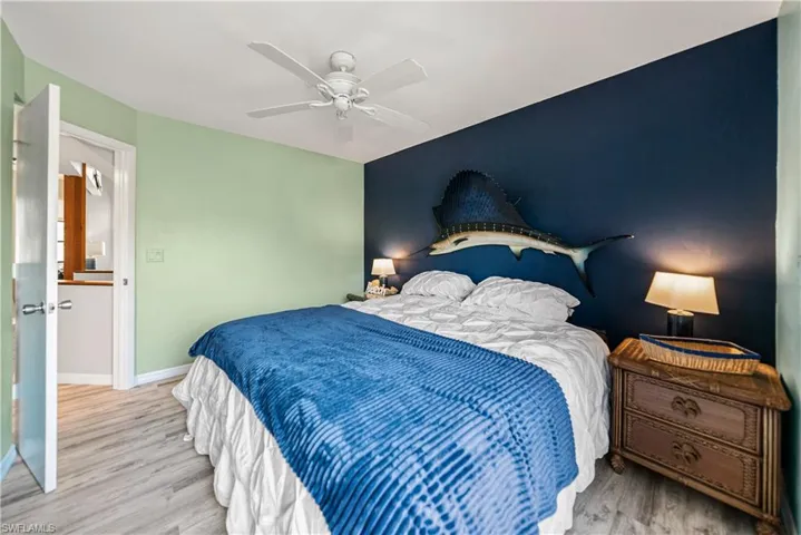 Main Bedroom with Full En Suite Bathroom with Tub Shower Combo.