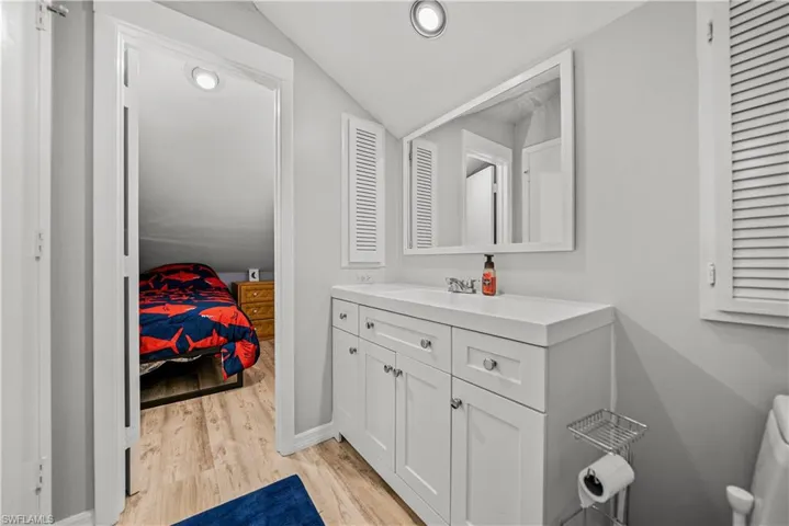 Full Bathroom 2