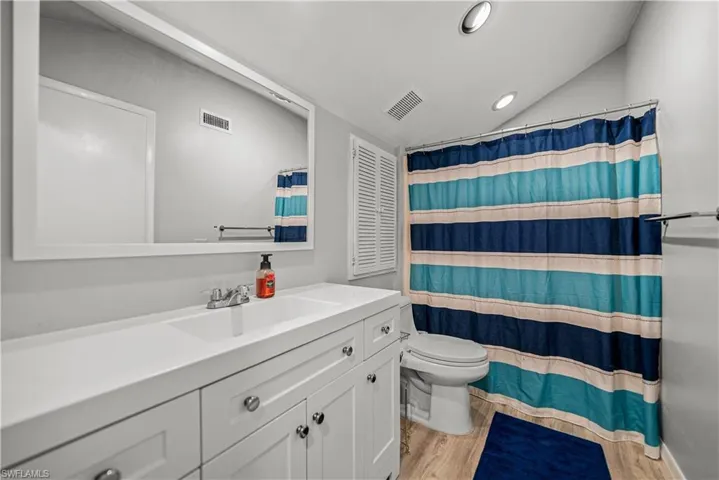 Full Bathroom 2 that is shared with Bedroom 2 and Bedroom 3.
