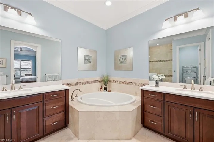 7598 Moorgate Point Way, Naples, Florida 34113