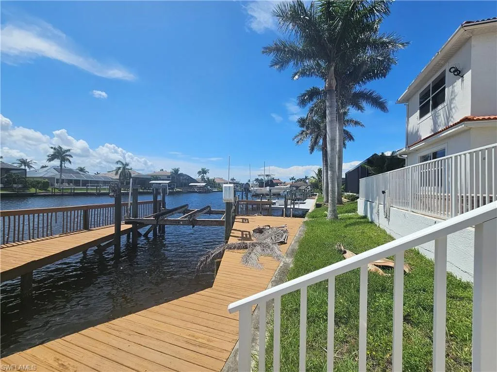 5327 28th PL, Cape Coral, FL 33914,2025000360