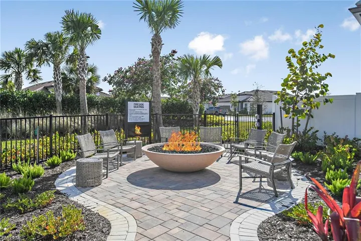 15526  Vittorio  ST, Naples, FL 34114