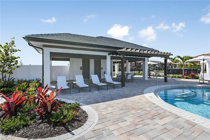 15526  Vittorio  ST, Naples, FL 34114