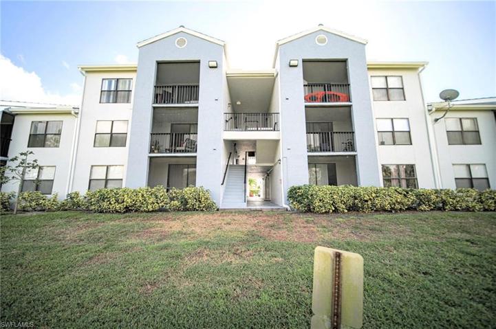1 Bedroom/1 Bathroom 3rd Floor Condo!