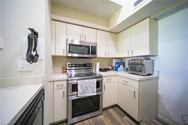 Nice Cozy Kitchen!
