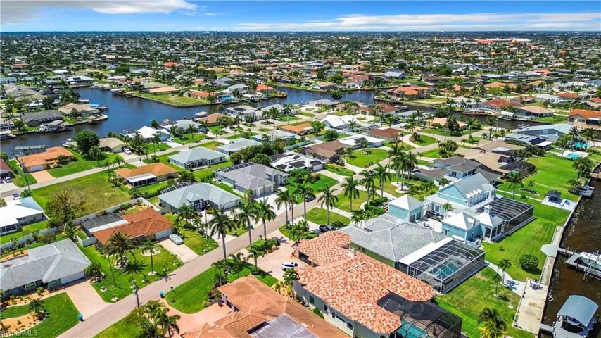 Bird's eye view featuring a water view and a residential view