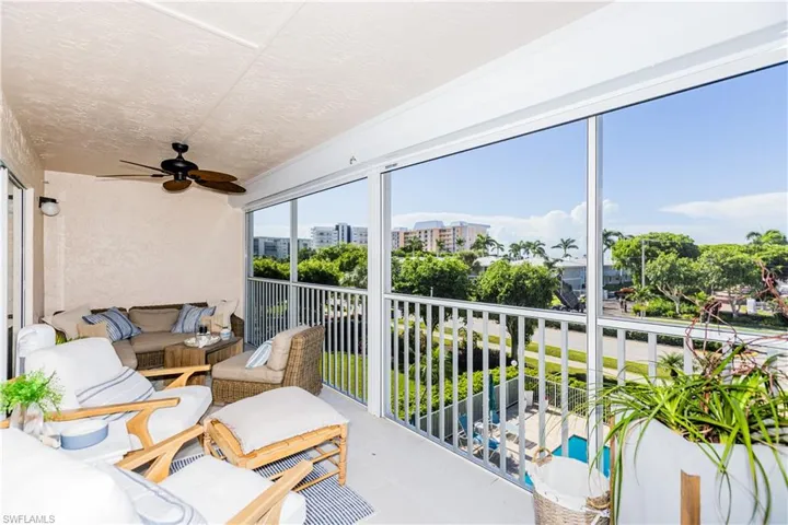 Sunroom featuring ceiling fan