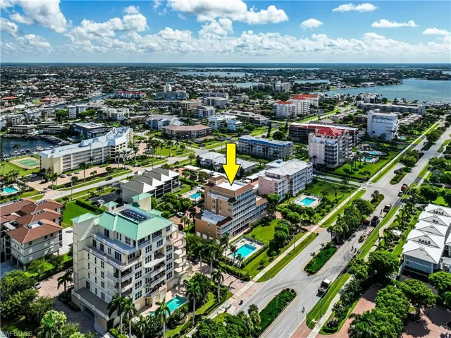 Bird's eye view with a water view