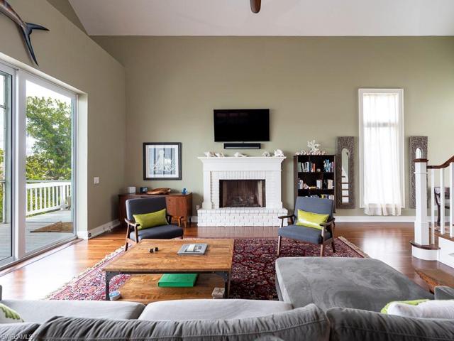 5690 Pine Tree DR, SANIBEL FL 33957