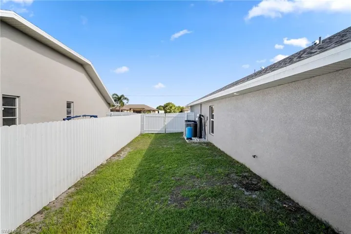 684  Manhattan E ST, Lehigh Acres, FL 33974