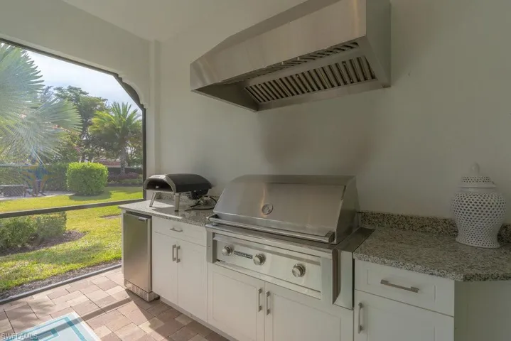 Summer Kitchen with gas grill, no pizza oven