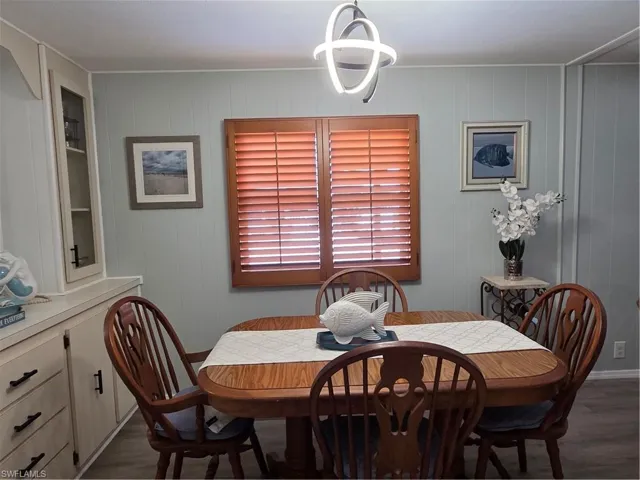 Plenty of room to host your holiday parties.