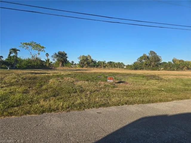 View of yard with a rural view