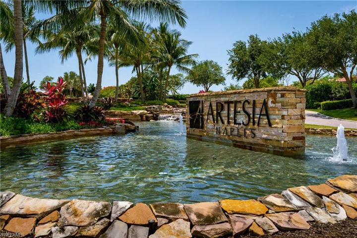 Artesia Naples hidden gem, yet close to shopping & restaurants