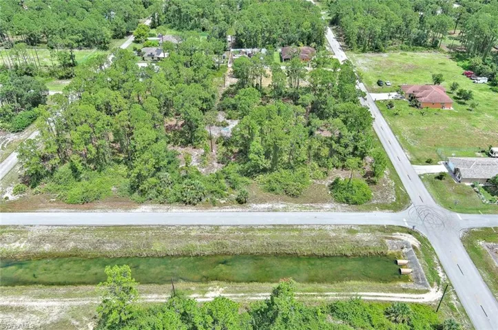 Aerial view of property and surrounding area