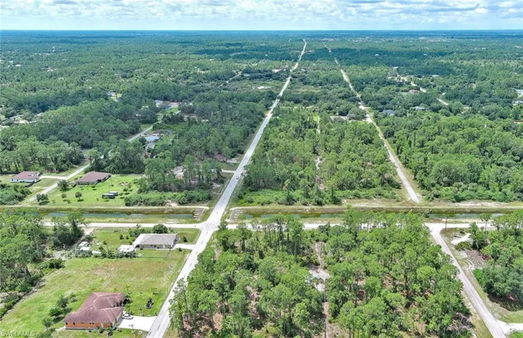 Aerial view of property's location with a heavily wooded area