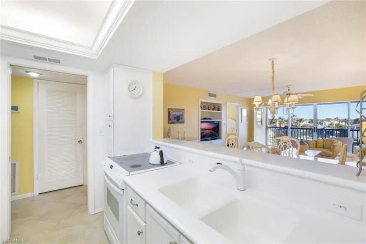 300 Park Shore Dr # 5c, Naples Fl 34103
