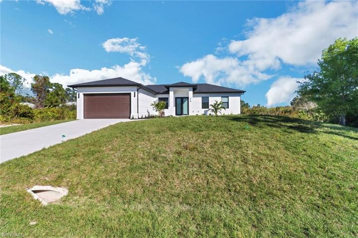 2806  Anita N AVE, Lehigh Acres, FL 33971