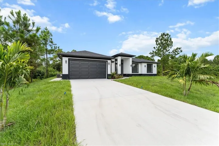 1915  Scott  AVE, Lehigh Acres, FL 33972