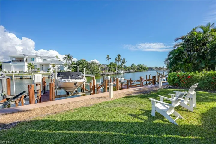 2100  Gulf Shore N BLVD, Naples, FL 34102