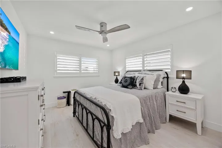 2100  Gulf Shore N BLVD, Naples, FL 34102