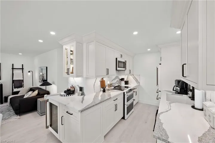 2100  Gulf Shore N BLVD, Naples, FL 34102