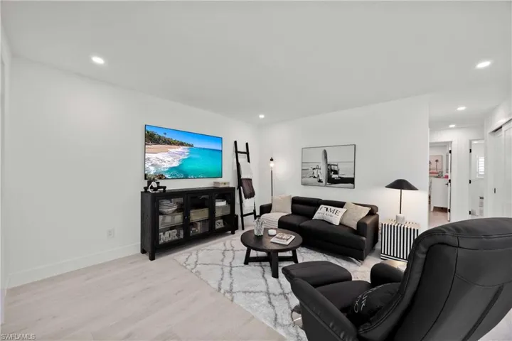 2100  Gulf Shore N BLVD, Naples, FL 34102