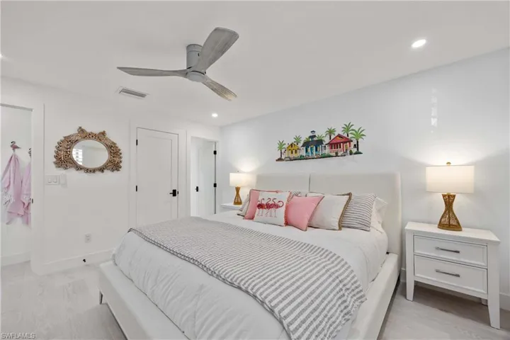 2100  Gulf Shore N BLVD, Naples, FL 34102